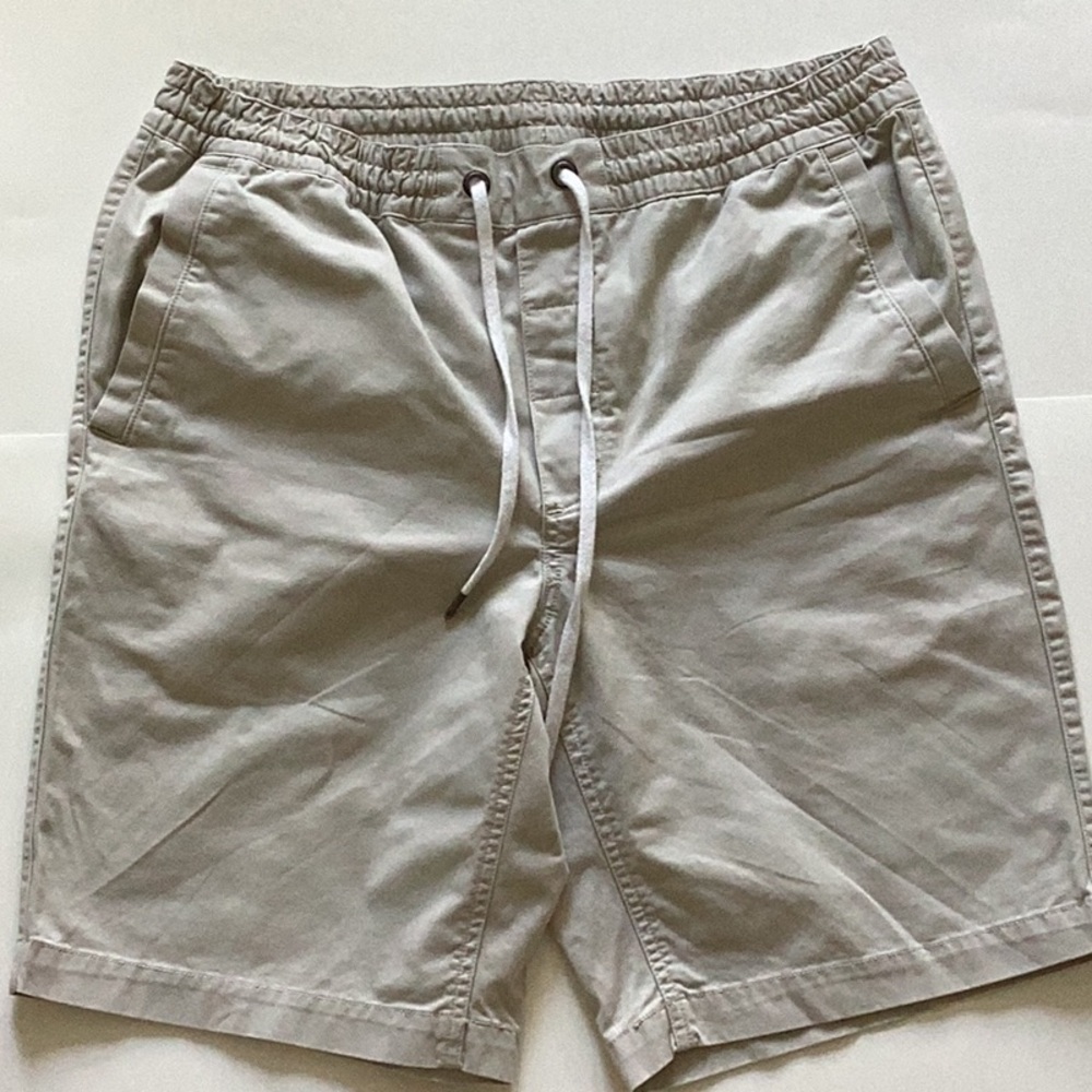 Man, casual short